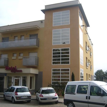 Hotel Zaytun Mequinenza Bagian luar foto